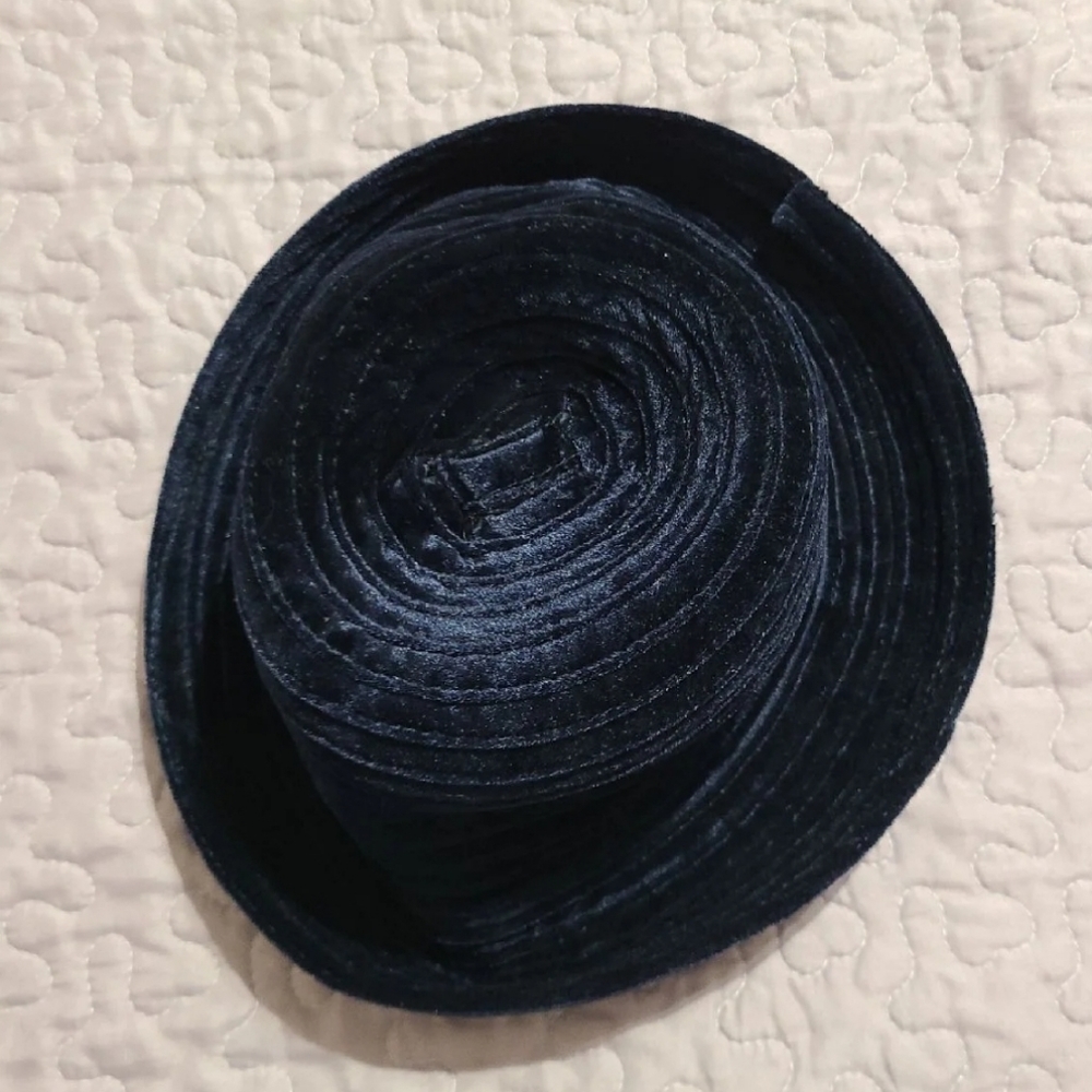 Hat - Picture 4 of 5